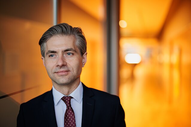 Dienos tema (su vertimu į gestų k.)