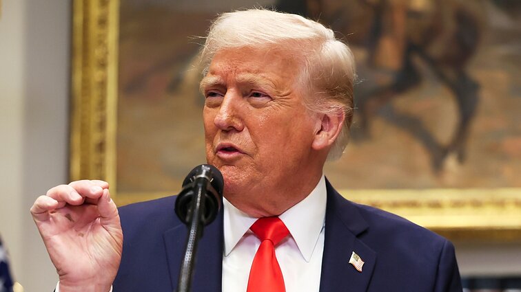 Trumpas stabdo visą karinę paramą Ukrainai: vėl išreiškė nepasitenkinimą Zelenskiu