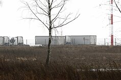 Šiaulių vadovų iniciatyva į geležinkelio atšaką ir krovos terminalą investuota beveik 19 milijonų eurų. Dabar terminale laikomi vilkikai ir puspriekabės.