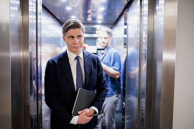 Aukščiausiasis Teismas dėl Sinkevičiaus „čekiukų“: byla nutraukta, politikas išteisintas