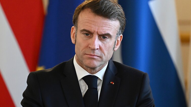 Macronas siūlo virš Europos išskleisti Prancūzijos branduolinį skėtį