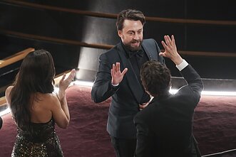 Jesse`is Eisenbergas ir Kieranas Culkinas šių metų „Oskarų“ teikimo ceremonijoje Jesse`is Eisenbergas ir Kieranas Culkinas šių metų „Oskarų“ teikimo ceremonijoje