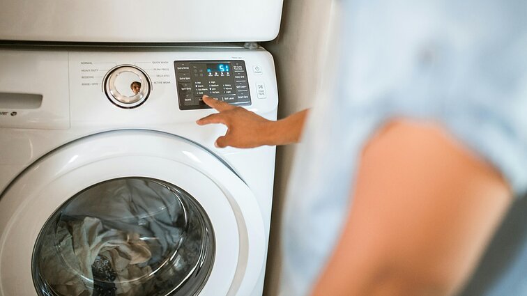 Pavasaris įkvepia švarai: ekspertė atsakė, kada keisti rankšluosčius, patalynę, kempines