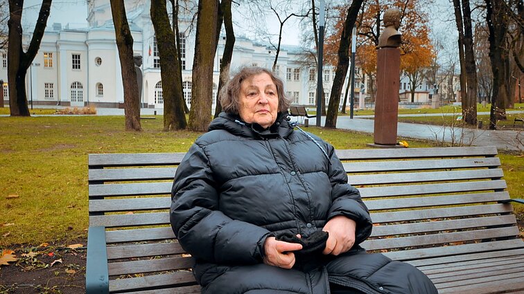 „Tvarką“ Laisvės alėjoje palaikanti 82-ejų Danguolė: būdas ilgiau pagyventi – pasenti