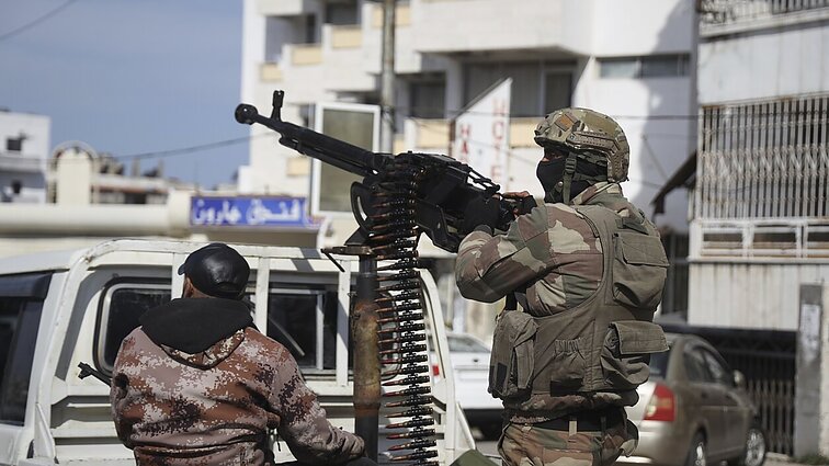 Nutiko tai, ko baimintasi: po masinių žudynių Sirijoje – kaltųjų paieškos