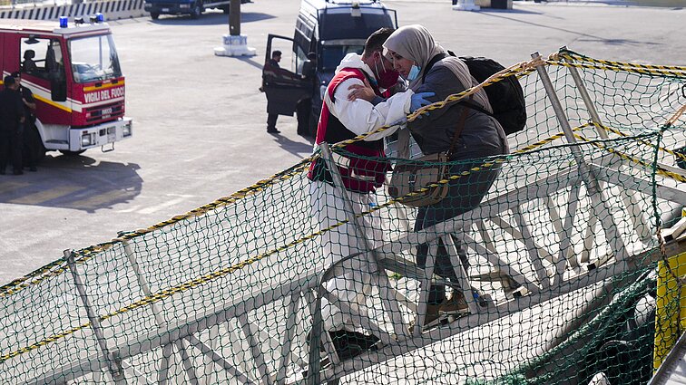 EK pristatė taisykles, supaprastinančias nelegalių migrantų deportaciją: „Naujas dugnas“