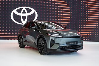 „Toyota C-HR+“