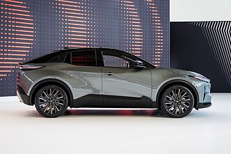 „Toyota C-HR+“