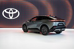 „Toyota C-HR+“
