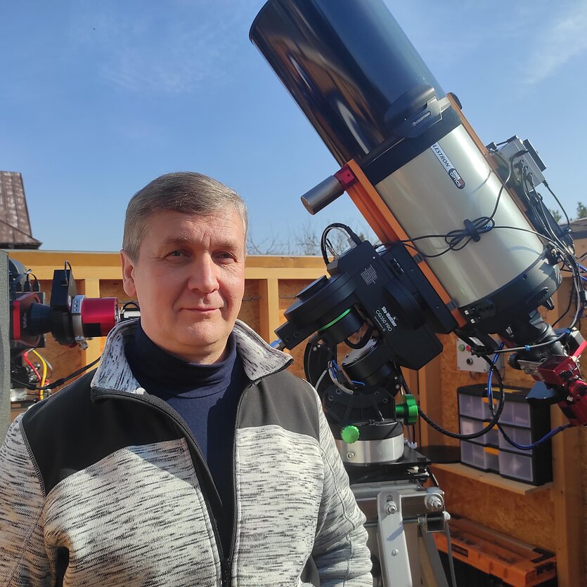 E. Povilavičiūtė., Astrofotografas Aidas Vodeikis savo paties sukonstruotoje mini observatorijoje.