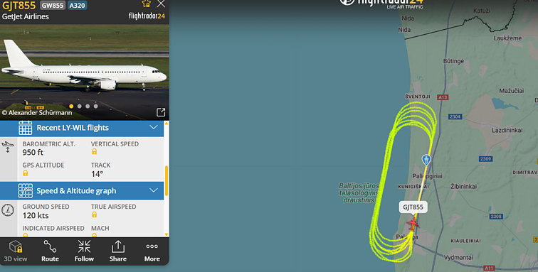 Virš Palangos ratus suka „GetJet Airlines“ lėktuvas „Airbus A320–214“