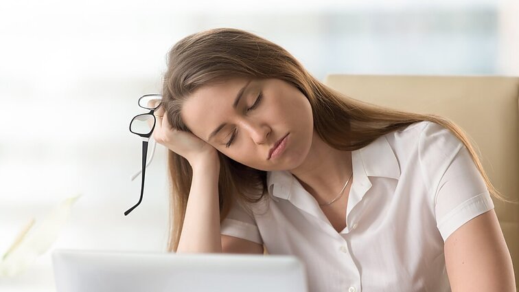 Nevaldomos miego atakos: medikai kviečia atpažinti jaunų žmonių ligą – narkolepsiją