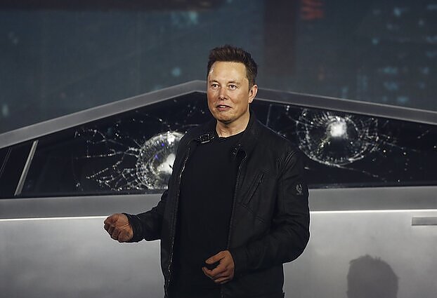 „Tesla“ akcijos nusmuko 15 proc.: Muskas savaitės pradžioje neteko 29 mlrd. dolerių
