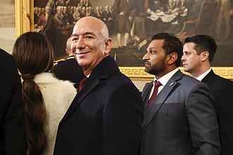 „Amazon“ įkūrėjas Jeffas Bezosas po Donaldu Trumpo inauguracijos Vašingtone „Amazon“ įkūrėjas Jeffas Bezosas po Donaldu Trumpo inauguracijos Vašingtone