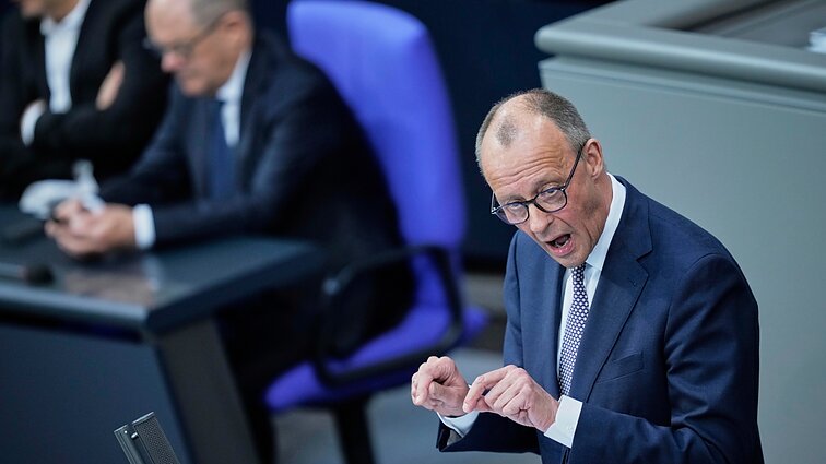 Bundestage – balsavimas dėl gynybos išlaidų: ketina skolintis apie trilijoną eurų
