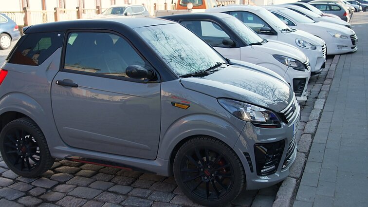 Sunku sukontroliuoti: moksleivių vairuojami mažieji automobiliai – galingesni nei atrodo