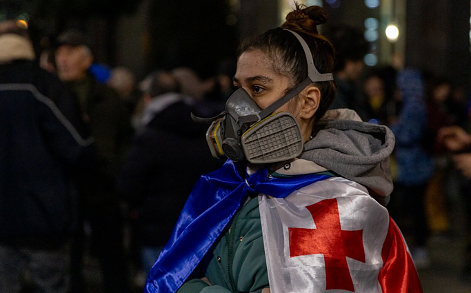 „Pakeitė taktiką“: nepatenkintus kartvelus valdžia spaudžia daugiatūkstantinėmis baudomis