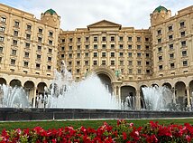 „Ritz Carlton“ viešbutis Riade, kur susitinka JAV ir Rusijos derybininkų delegacijos