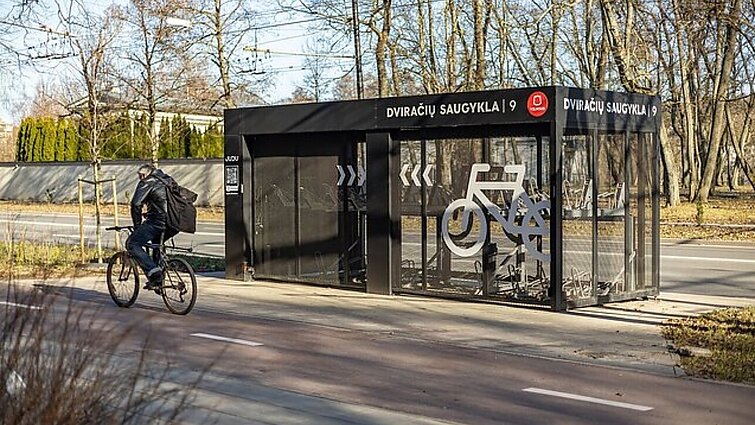 „Žalumas Vilniuje – tik rinkodara“: vilniečiai piktinasi dviračių saugyklų trūkumu