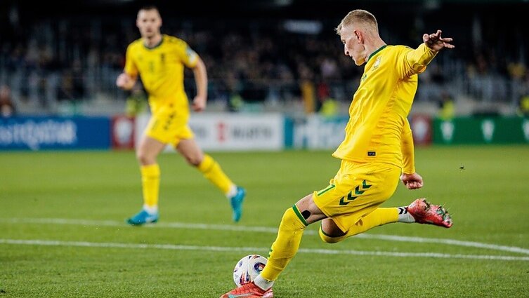 Ilgai lauktas Kučio įvartis mažina lietuvių atsilikimą 1:2 rungtynėse su Suomija