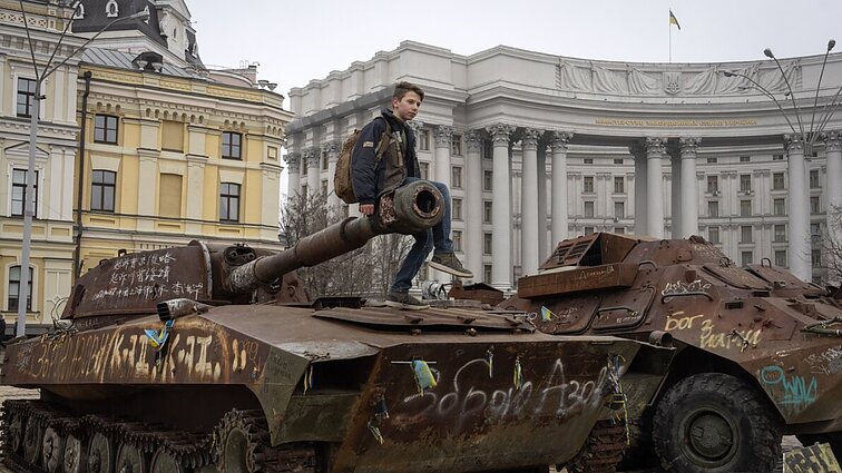 „Jų identitetą buvo bandoma pakeisti“: atskleidė, ką patiria grobiami Ukrainos vaikai