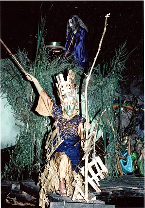 Teatras „Miraklis“. Spektaklių scenarijų autorė, režisierė ir dailininkė Vega Vaičiūnaitė. Spektaklis „Audra“ pagal V. Šekspyrą, premjera 1997 m. rugpjūčio 10 d.
