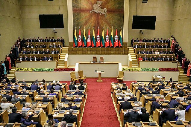 Siūlo keisti Konstitucijos tekstą: norima įtraukti pažadą stiprinti narystę ES ir NATO