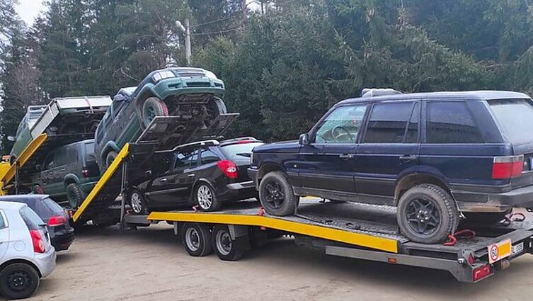 Kaune vyras fotografavo Ukrainai skirtus automobilius, prigautas purškė ašarines dujas