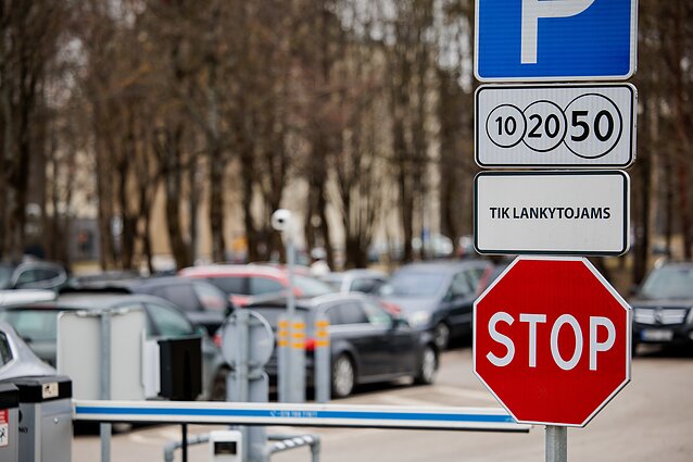 Parkavimo aikštelė šalia Santaros klinikų Parkavimo aikštelė šalia Santaros klinikų