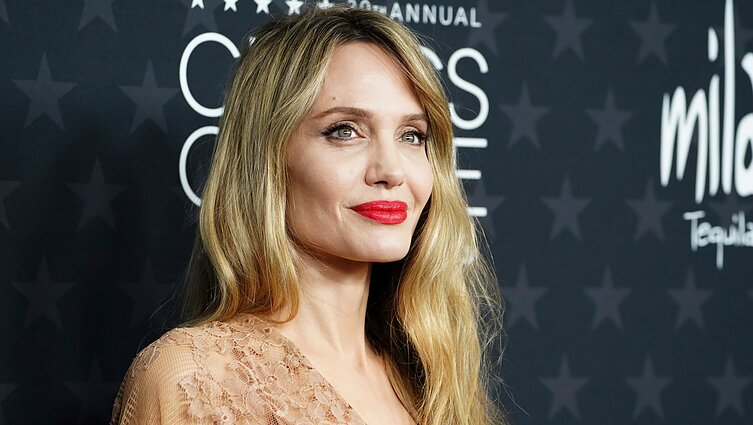 Kino teatruose – ilgai laukta biografinė drama „Marija Kalas“ su Angelina Jolie