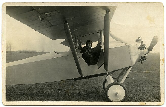 Antanas Gustaitis lėktuve ANBO-II, 1927 m.