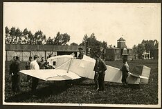 Antanas Gustaitis ANBO-I kabinoje, 1925 m.