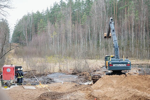 Į Pabradę atsiųsta galingiausia žemsiurbė Lietuvoje: pasistūmėti tikimąsi jau šiandien