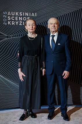 „Auksiniuose scenos kryžiuose“ – iškiliausios teatro žvaigždės ir kultūros elitas „Auksiniuose scenos kryžiuose“ – iškiliausios teatro žvaigždės ir kultūros elitas