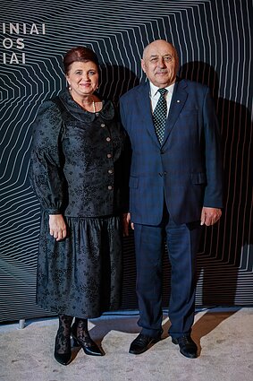 „Auksiniuose scenos kryžiuose“ – iškiliausios teatro žvaigždės ir kultūros elitas „Auksiniuose scenos kryžiuose“ – iškiliausios teatro žvaigždės ir kultūros elitas
