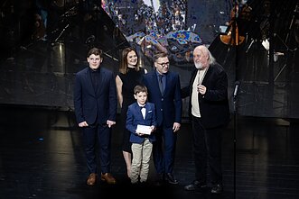Klaipėdos valstybiniame muzikiniame teatre penktadienio vakarą paskelbti konkurso laureatai ir įteikti prestižiniai teatro apdovanojimai – „Auksiniai scenos kryžiai“. Klaipėdos valstybiniame muzikiniame teatre penktadienio vakarą paskelbti konkurso laureatai ir įteikti prestižiniai teatro apdovanojimai – „Auksiniai scenos kryžiai“.
