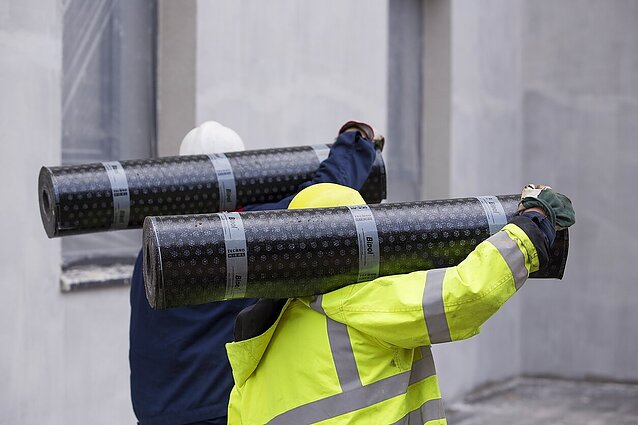 Įvežti darbuotojai – nematomi: dėl įmonių veiksmų užsienio gyventojai dingsta iš akiračio