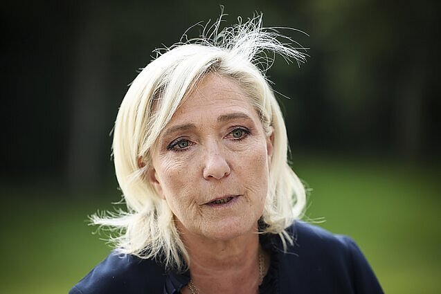„Tai teismas, sukurtas politikai“: Le Pen laukia teismo sprendimo dėl galimo kyšininkavimo