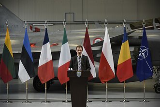 Oro policijos misiją Šiauliuose perėmė Lenkija ir Rumunija Oro policijos misiją Šiauliuose perėmė Lenkija ir Rumunija