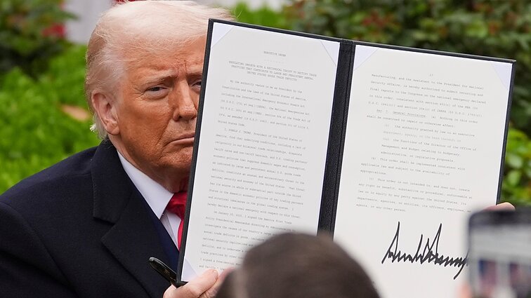 20 proc. muitai Europos Sąjungai: Trumpas pasirašė įsaką dėl importo apmokestinimo
