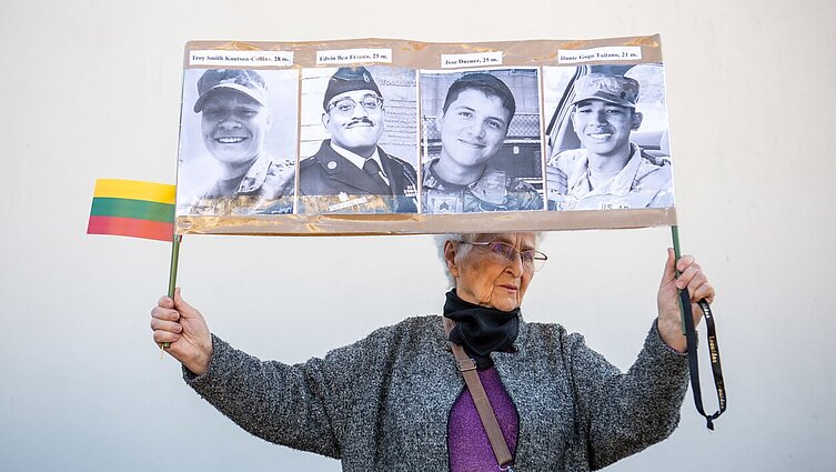 Tragedija, sutelkusi šalį: jautrūs kadrai iš JAV karių gelbėjimo operacijos