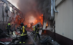 Paryčiais – smūgiai Kyjive: pranešama apie gaisrus, žmonės – priedangose Paryčiais – smūgiai Kyjive: pranešama apie gaisrus, žmonės – priedangose