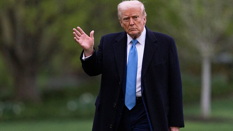 Apie šoką akcijų rinkose paklaustas Trumpas: siekiant pasveikti, reikia išgerti vaistų