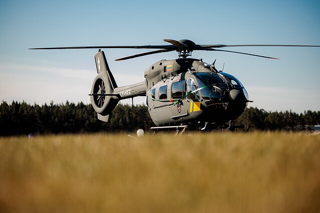 Pasieniečiai pristatė įsigytą sraigtasparnį rusų traukiniams lydėti