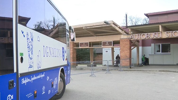Laukti autobuso Ignalinoje bus linksmiau – stotyje atidarytas Humoro muziejus