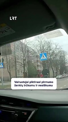 Vairuotojai piktinasi pirmumo ženklų trūkumu