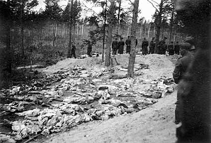 Masowy grób – ekshumacja 1943 r. Masowy grób – ekshumacja 1943 r.