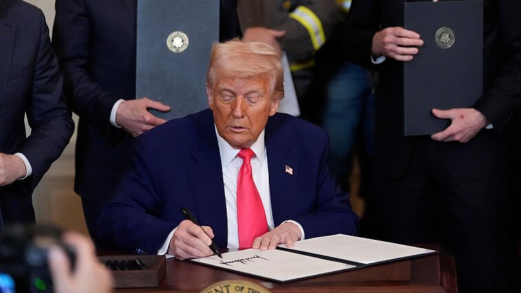 Trumpui įvedus 90 dienų pauzę muitams, Vilpišauskas tikina: jis atsitraukė, kilus chaosui