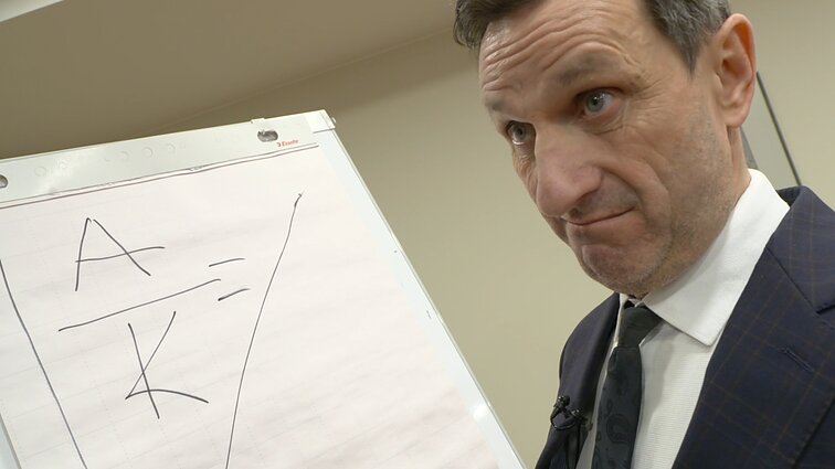 Dviračio žinios. Seimo narių sėkmės mokytojas: svarbiausia yra komunikacija!