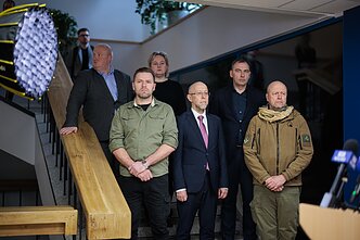 The first group of Lithuanian medics have returned from their internship at Ukrainian medical institutions iš pirmosios misijos Ukrainoje sugrįžo keturių Lietuvos medikų komanda.